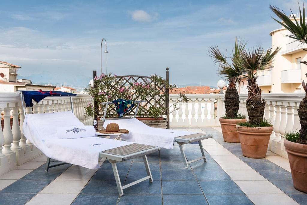 Hotel London Viareggio Buitenkant foto
