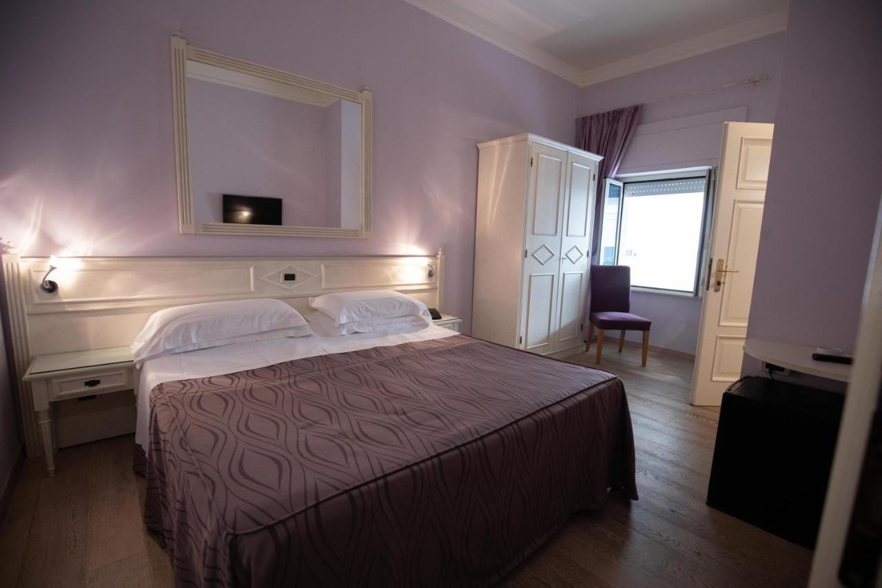 Hotel London Viareggio Buitenkant foto