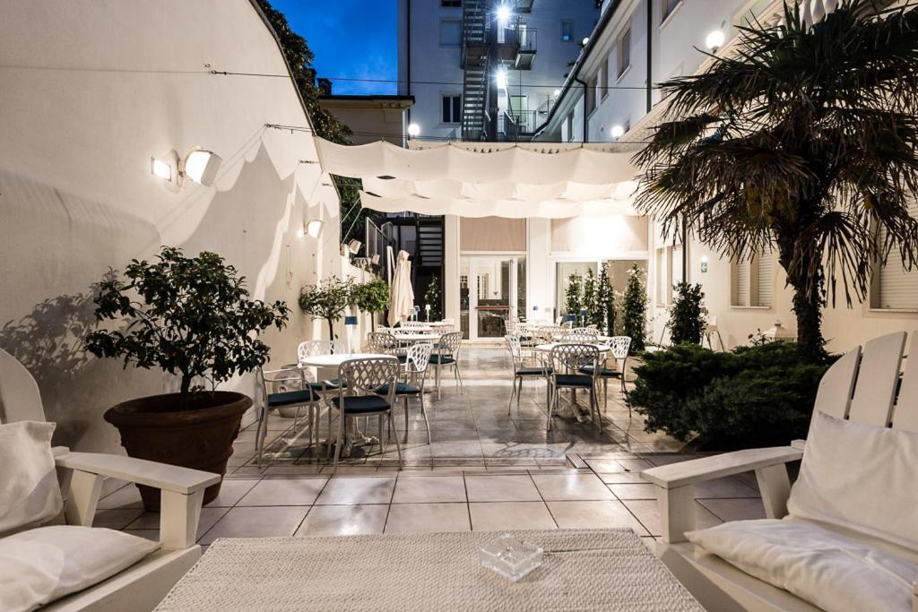 Hotel London Viareggio Buitenkant foto
