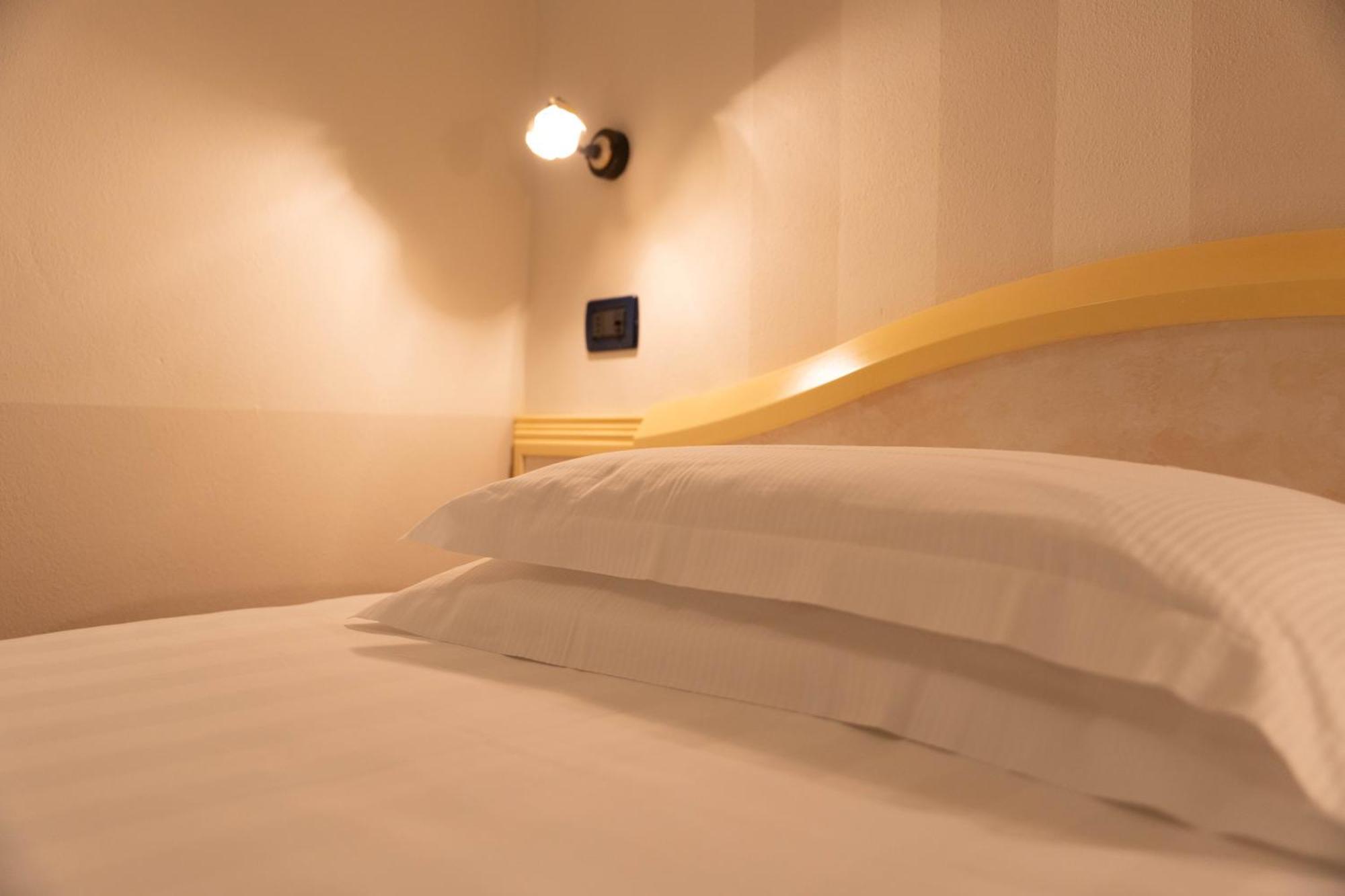 Hotel London Viareggio Buitenkant foto
