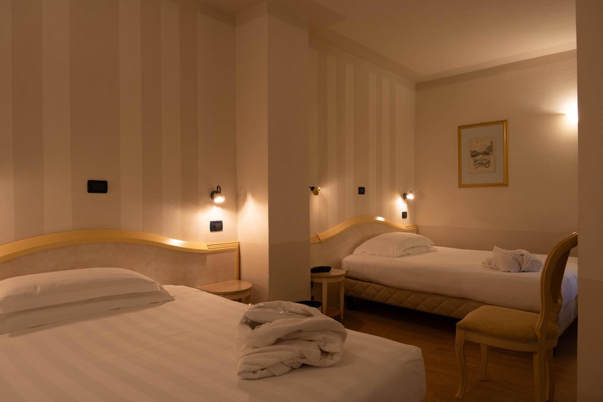 Hotel London Viareggio Buitenkant foto