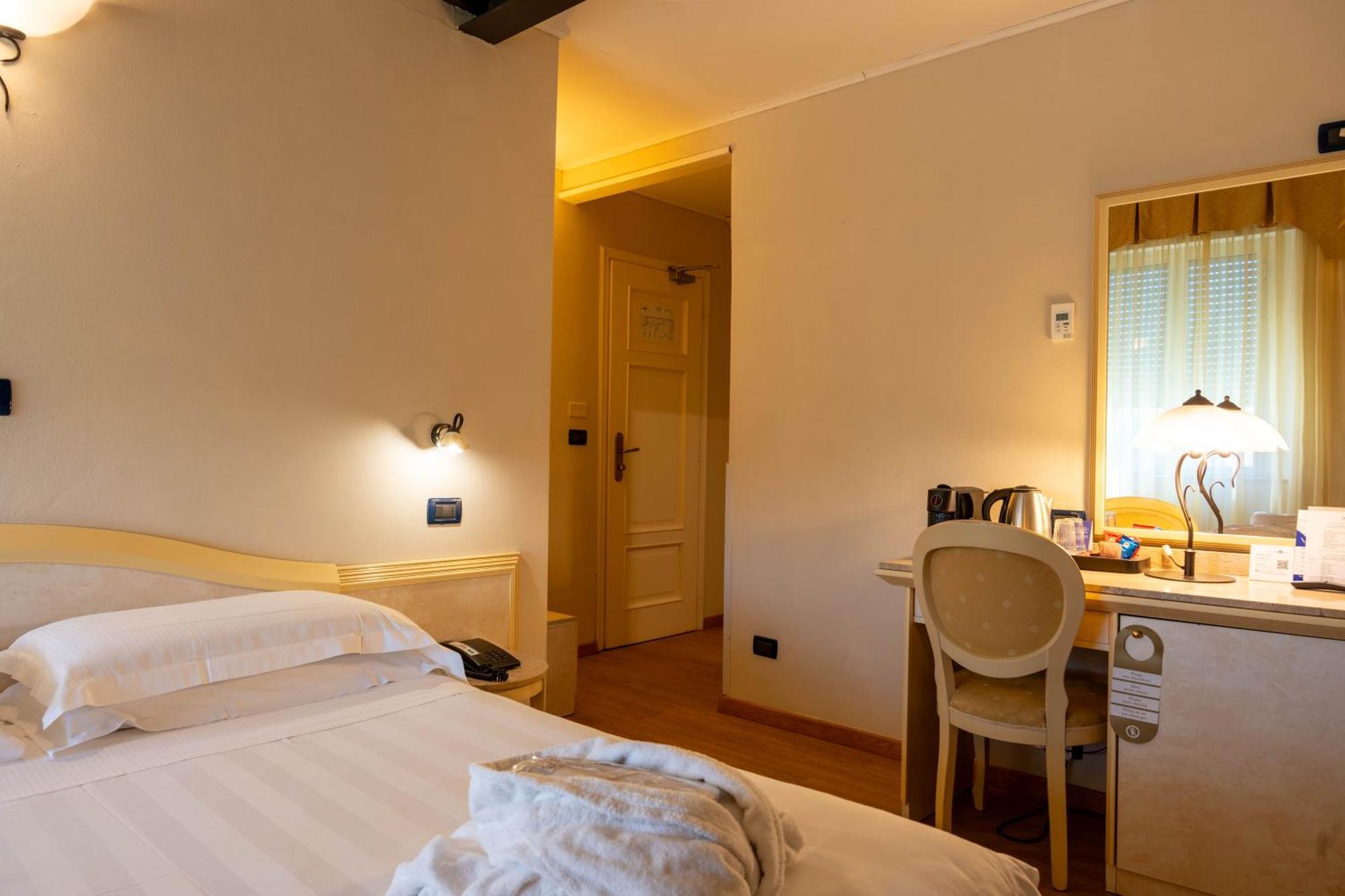 Hotel London Viareggio Buitenkant foto