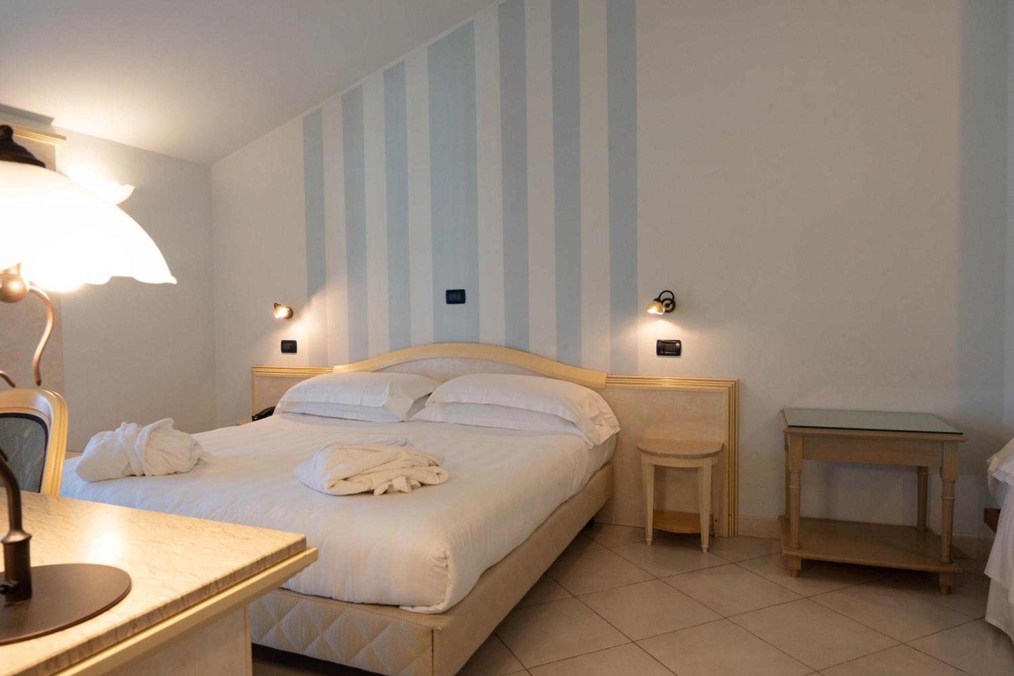 Hotel London Viareggio Buitenkant foto