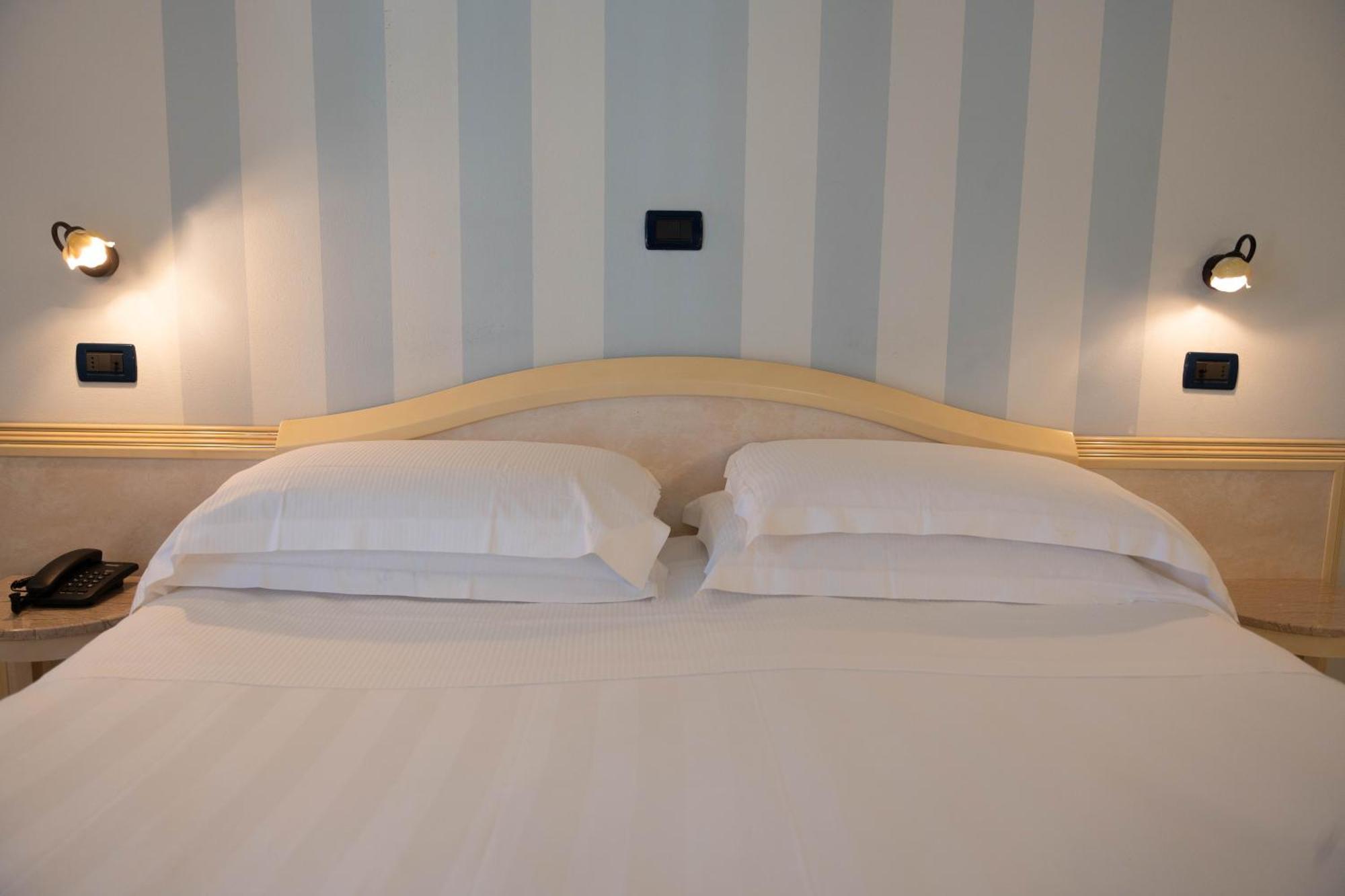 Hotel London Viareggio Buitenkant foto