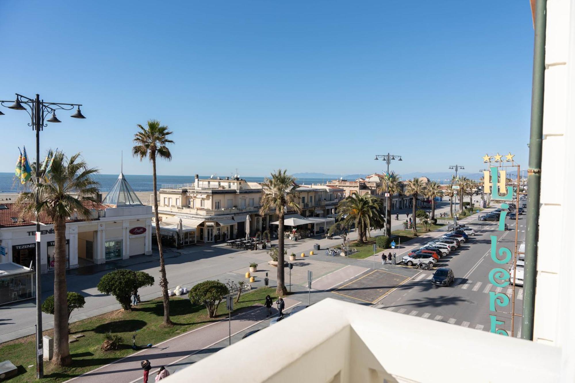 Hotel London Viareggio Buitenkant foto