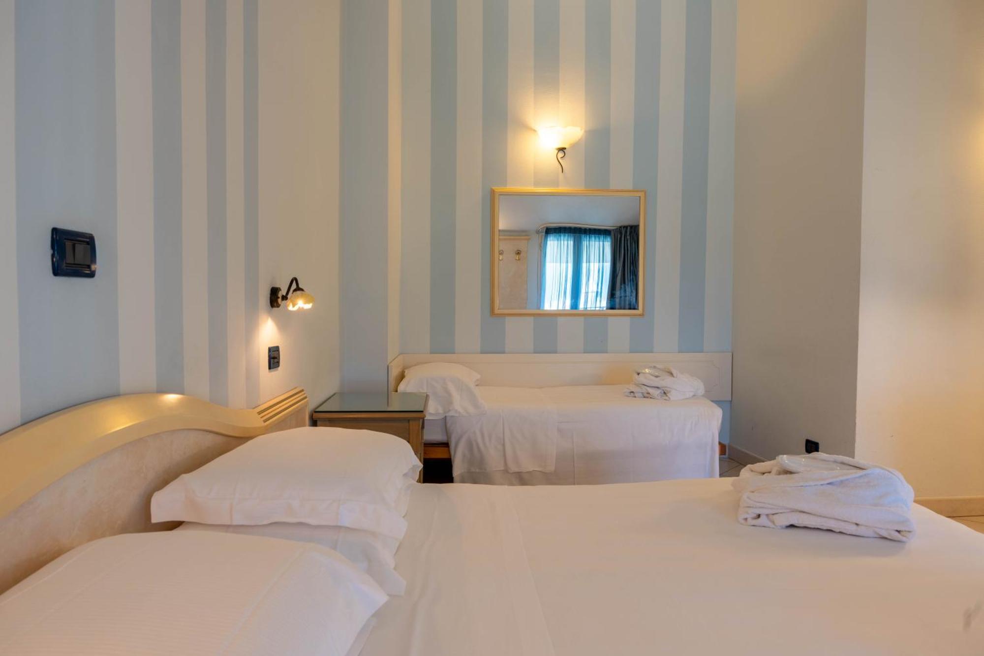 Hotel London Viareggio Buitenkant foto