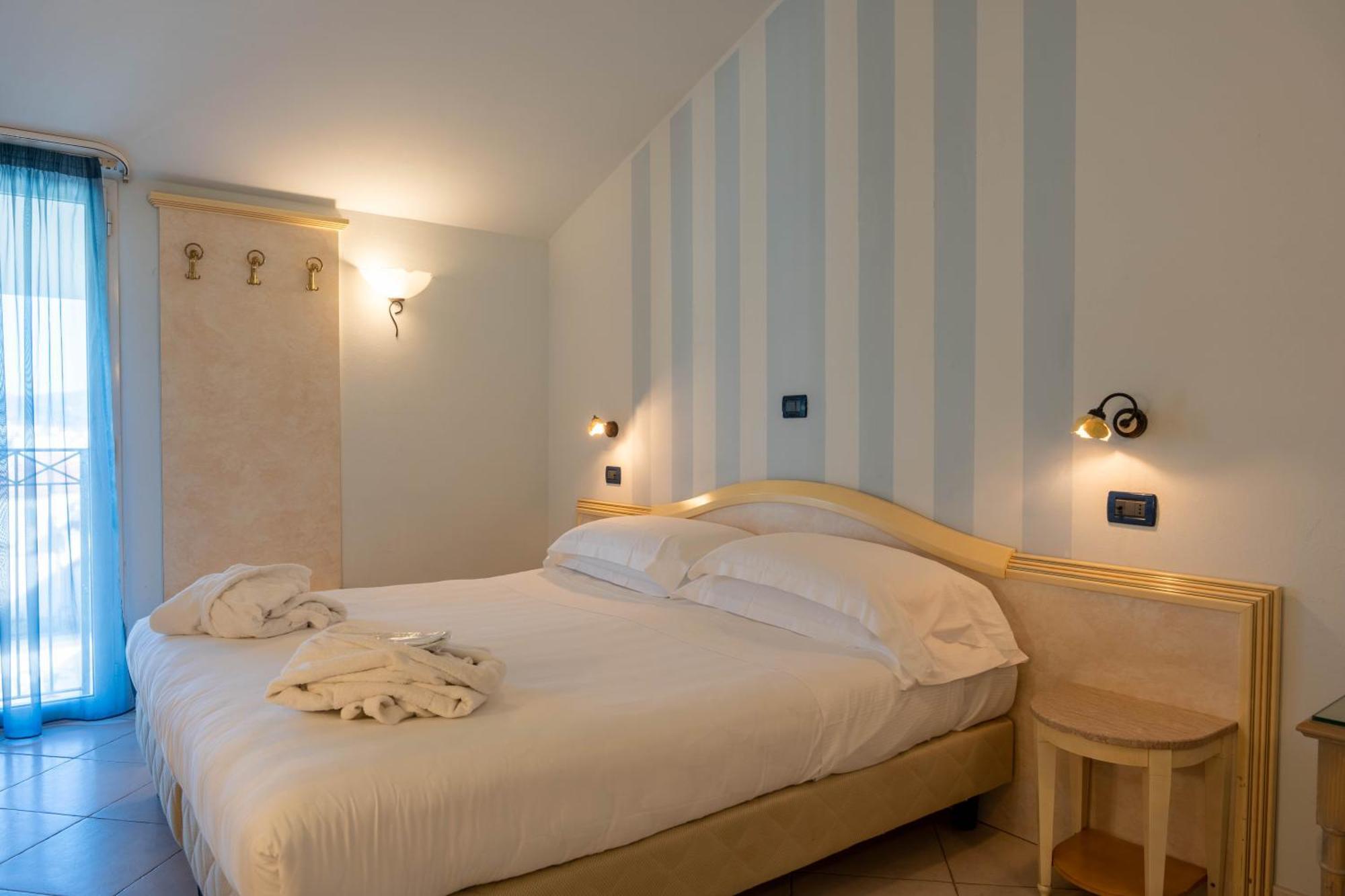 Hotel London Viareggio Buitenkant foto